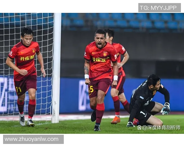 中超激战：那不勒斯大胜巴萨红牌事件引发全场热议战术解析